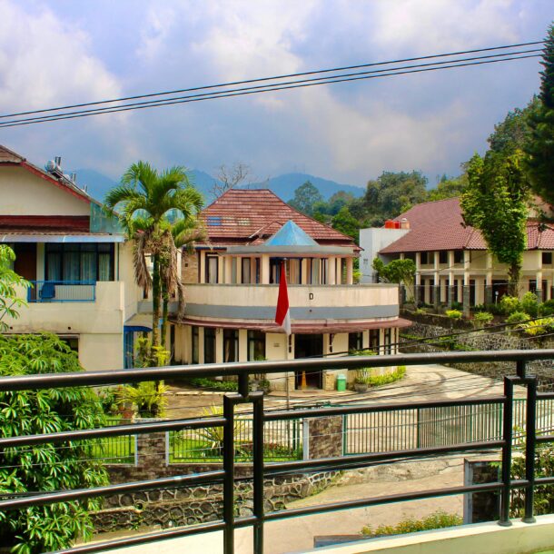 Tempat gathering di Puncak Graha Tugu Resort dengan suasana sejuk dan fasilitas meeting lengkap