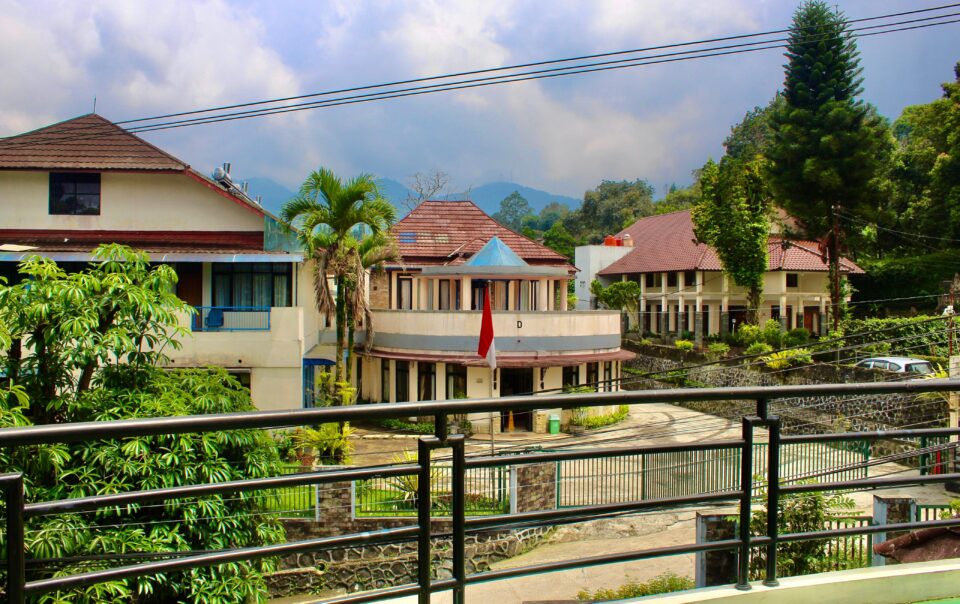 Tempat gathering di Puncak Graha Tugu Resort dengan suasana sejuk dan fasilitas meeting lengkap